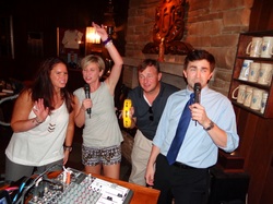 Karaoke  in Memphis with Rockin' Robin DJs